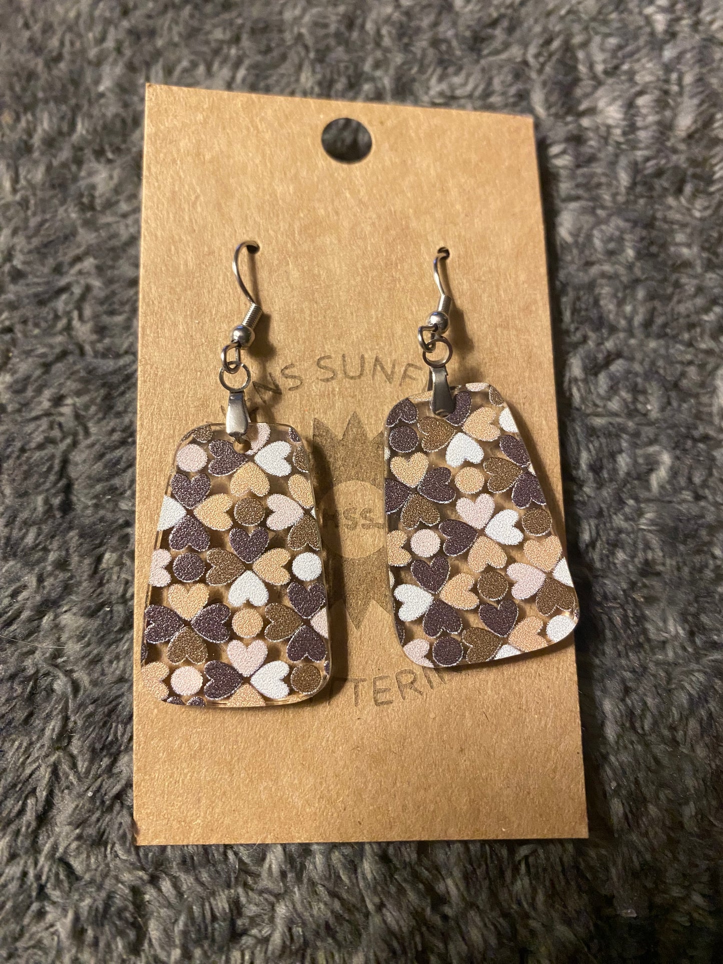 Dangle Earrings with Heart Pattern